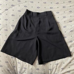 Uniqlo Elegant Women’s Black Wide Style Shorts
